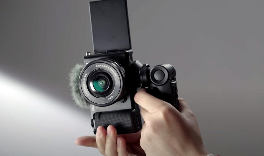 Sony Alpha ZV-E10 - APS-C - Cámara con lente intercambiable, sin espejo,  para videoblogueros, color negro